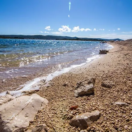 Kamena Kuca Roko فيلة