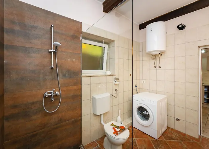 Kamena Kuca Roko 스베티필립아이자코브