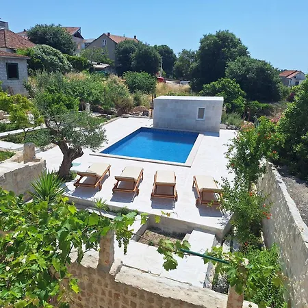 Villa Kamena Kuca Roko