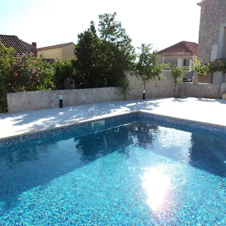Villa Kamena Kuca Roko *