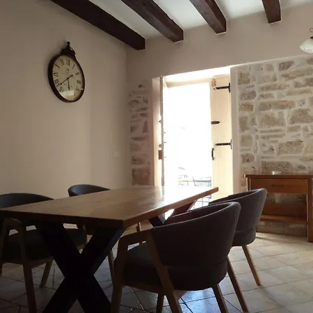 Kamena Kuca Roko Sveti Filip i Jakov