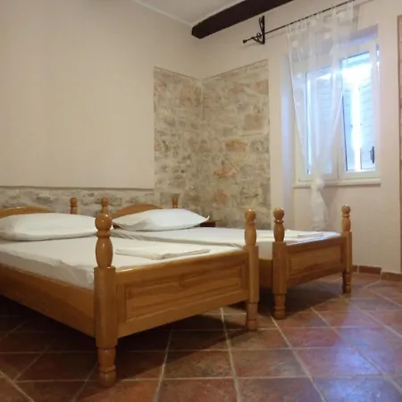 Kamena Kuca Roko Sveti Filip i Jakov