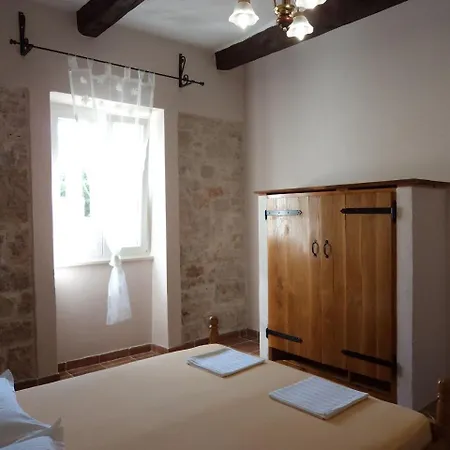 Villa Kamena Kuca Roko *