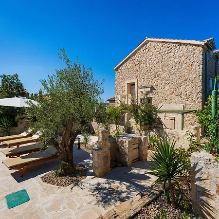 Villa Kamena Kuca Roko *