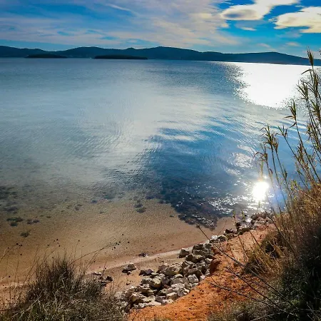 Willa Kamena Kuca Roko Sveti Filip i Jakov